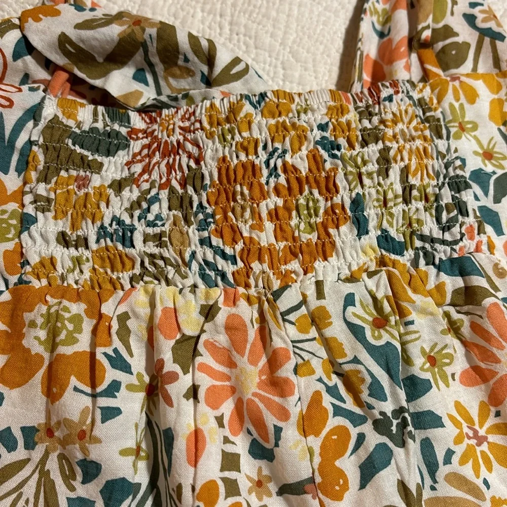 Floral Romper w/ tie closure - Picture 5 of 7